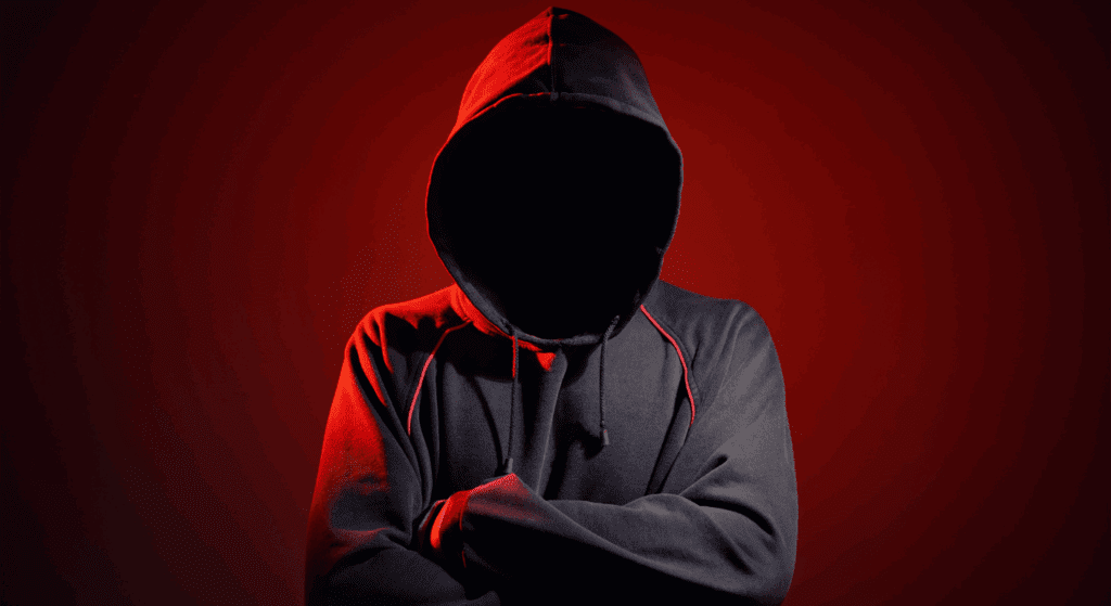 Microsoft SharePoint on-premises é alvo de ataque cibernético massivo explorando falha zero-day (CVE-2025-53771). Saiba quais versões são afetadas e as ações urgentes de segurança.